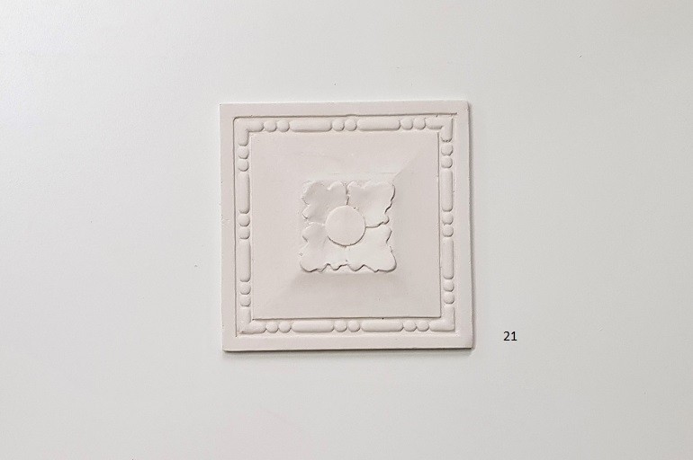 Vierkante Art-Nuveau rozet, 20×20 cm, plak.